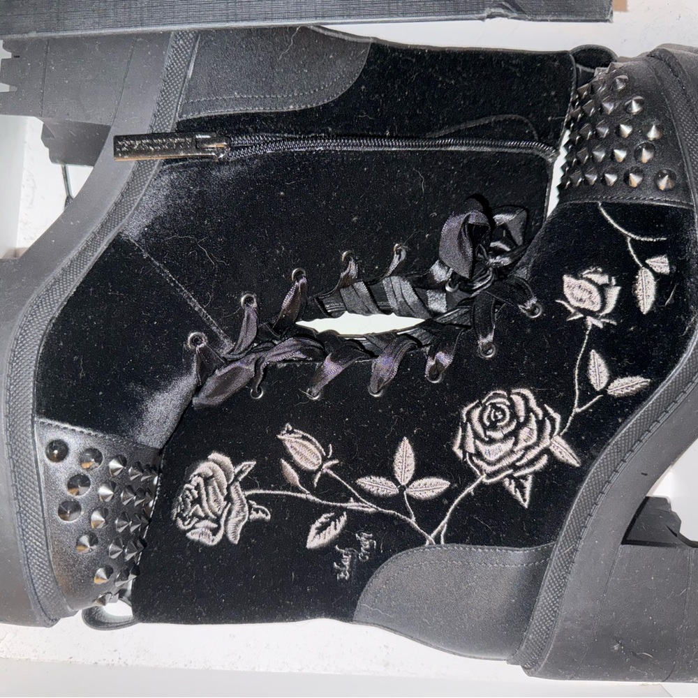 Blackcraft Velvet Women's Boots with Rose Embroidery